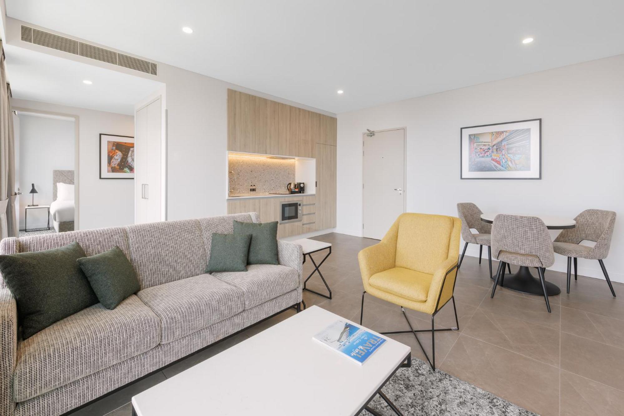 Meriton Suites Melbourne City Exterior foto A typical apartment at the hotel
