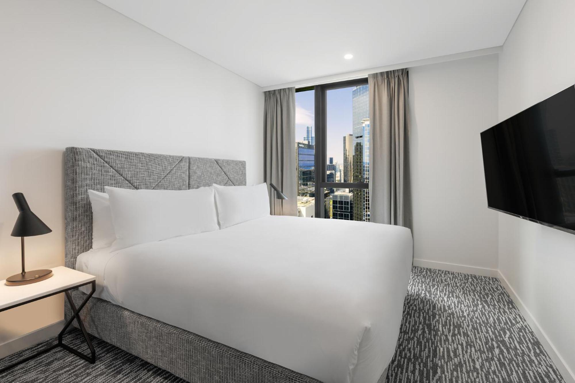 Meriton Suites Melbourne City Exterior foto A bedroom at the hotel