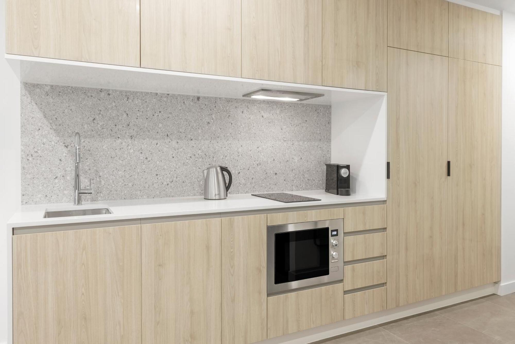 Meriton Suites Melbourne City Exterior foto A kitchen in a typical apartment