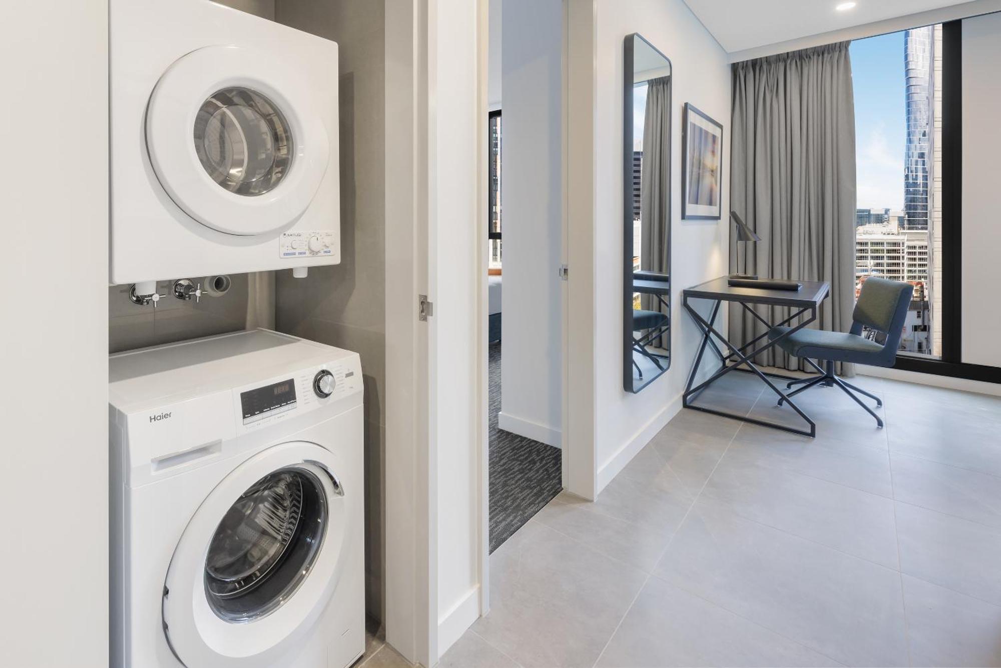 Meriton Suites Melbourne City Exterior foto Laundry facilities in a typical apartment
